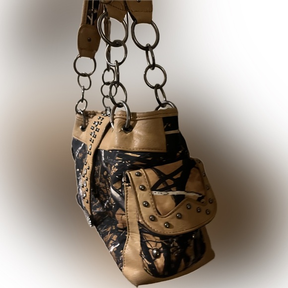 Monte Vista Camo Concealed Carry Purse - Picture 3 of 13